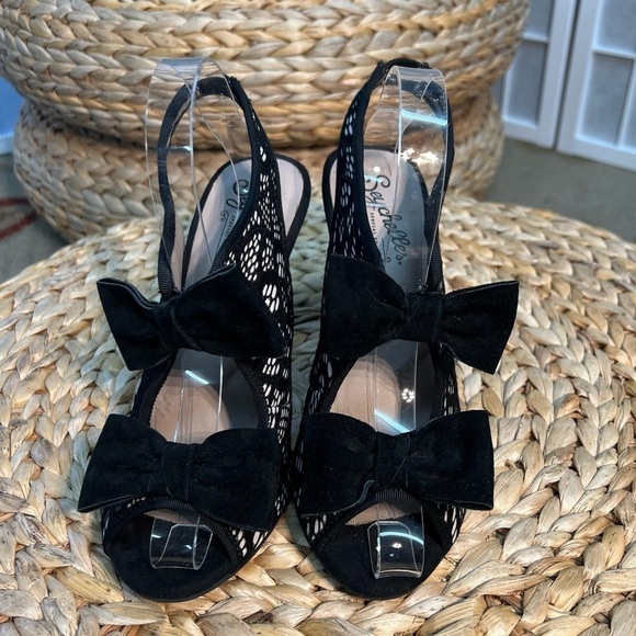Seychelles Special Edition Bobbin Lace Pumps - Picture 3 of 12